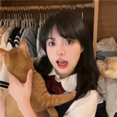 穿粉红色裤子的男孩